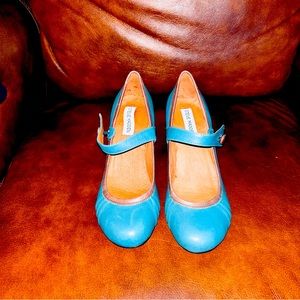 Womens turquoise blue shoes by Steve Madden size 5 1/2 no box